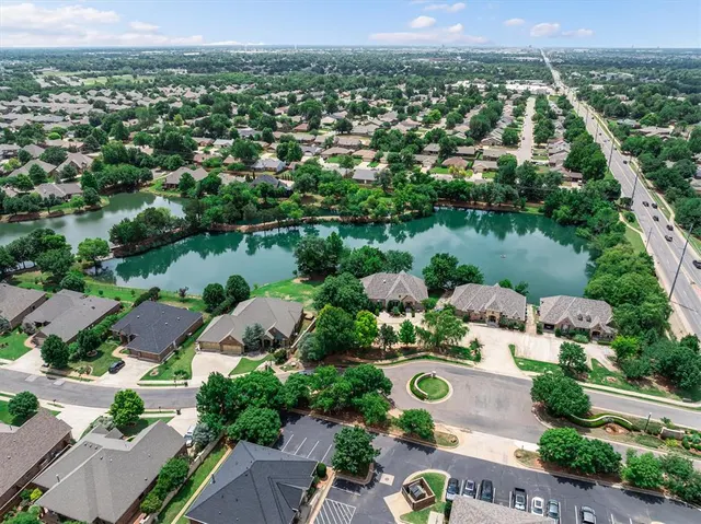 Photo 4 — 2224 Bridgeview Boulevard, Edmond, OK 73003