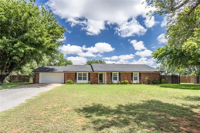 Front exterior — 10058 N Lark Road, Weatherford, OK 73096