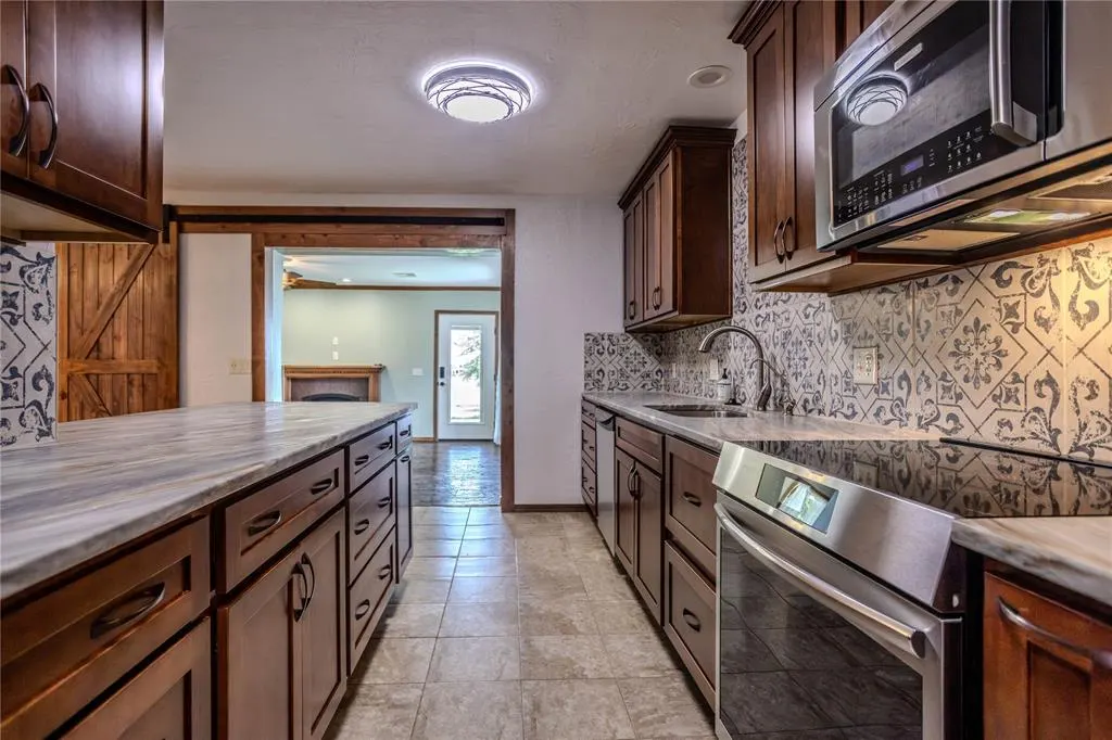 Photo 6 — 10058 N Lark Road, Weatherford, OK 73096
