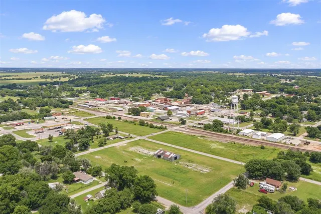 Photo 5 — W Chickasaw Street, Wynnewood, OK 73098