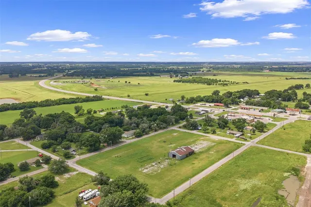 Photo 6 — W Chickasaw Street, Wynnewood, OK 73098