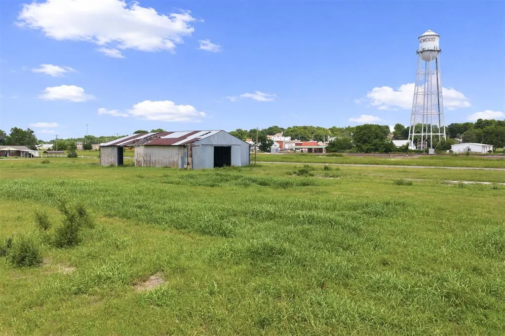 Photo 7 — W Chickasaw Street, Wynnewood, OK 73098