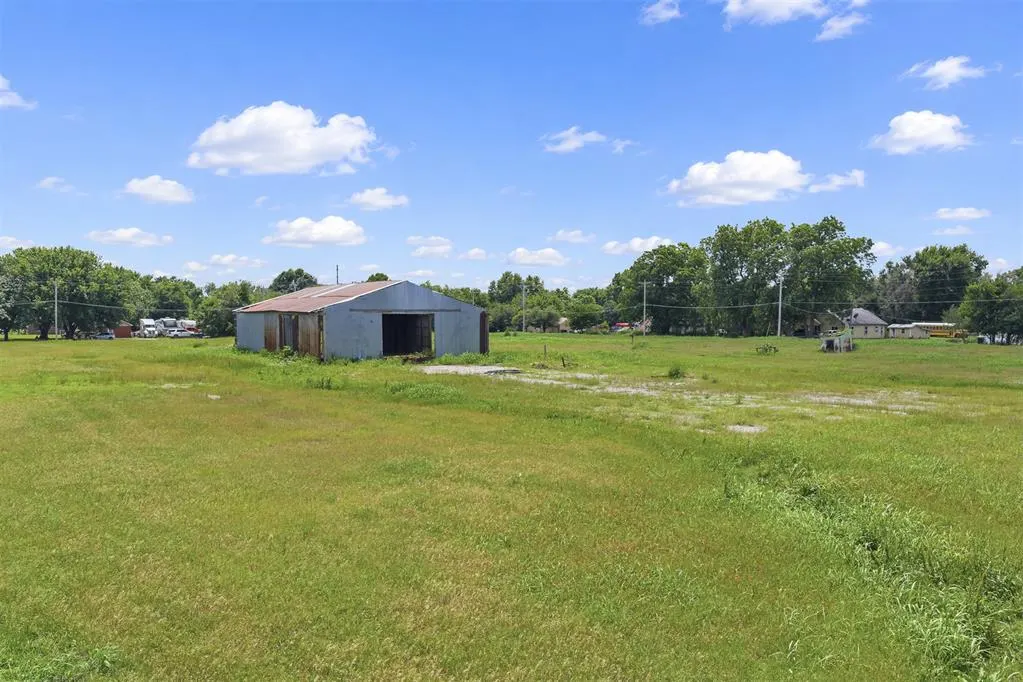 Photo 8 — W Chickasaw Street, Wynnewood, OK 73098