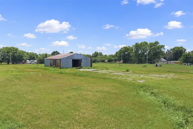 Photo 8 — W Chickasaw Street, Wynnewood, OK 73098