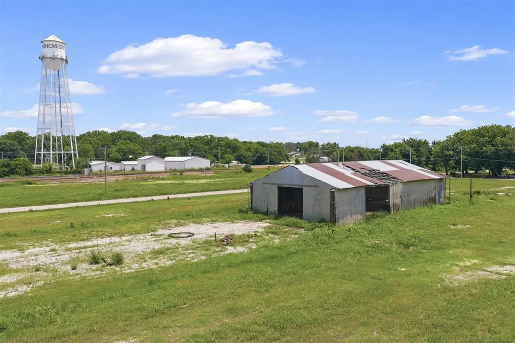 Photo 9 — W Chickasaw Street, Wynnewood, OK 73098