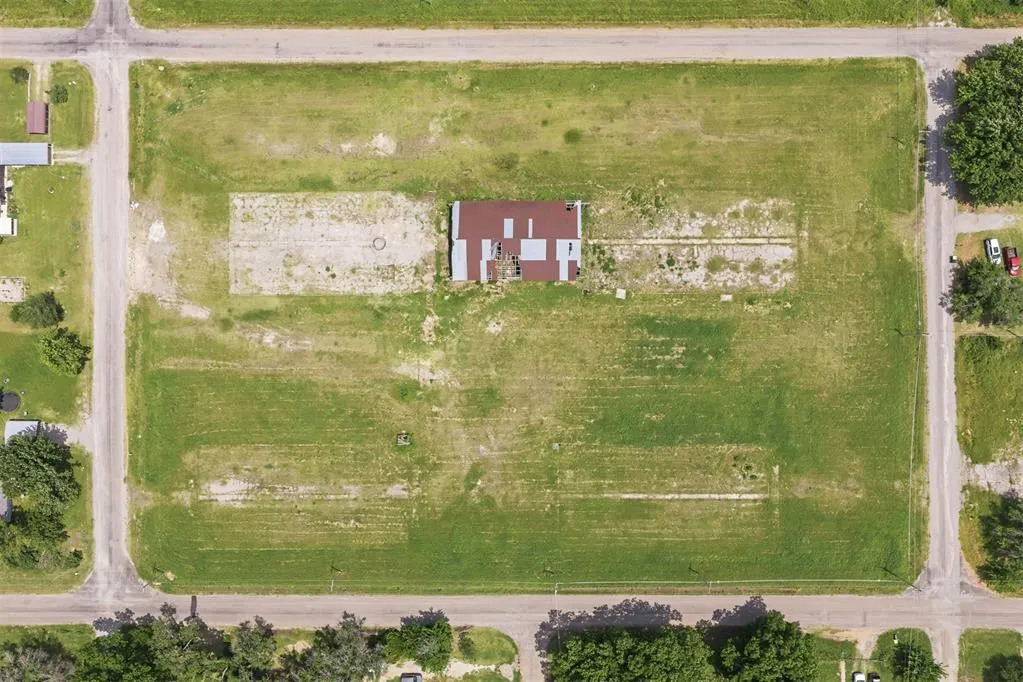 Photo 12 — W Chickasaw Street, Wynnewood, OK 73098
