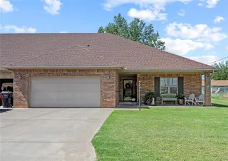 Sold home at 123 W 6th Street