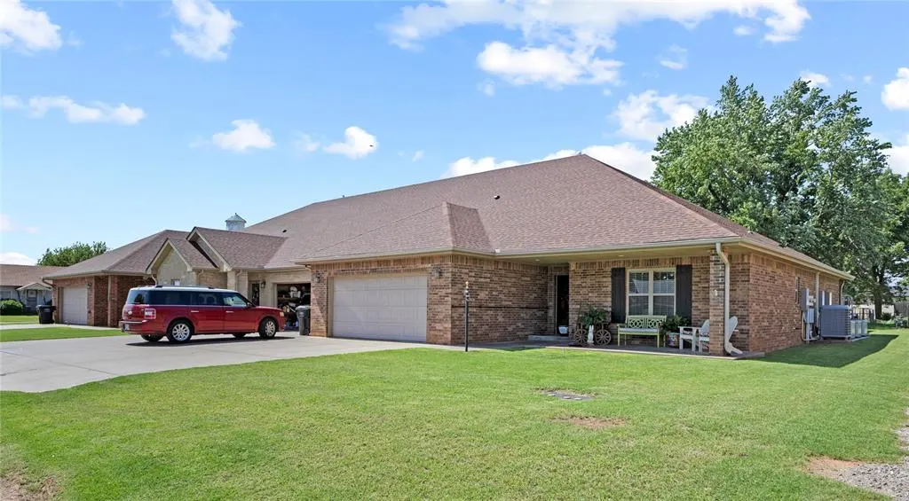 Photo 2 — 123 W 6th Street, Hydro, OK 73048