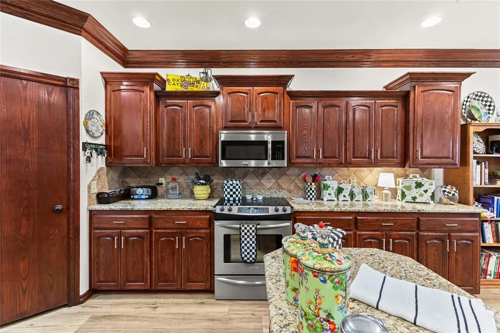 Photo 11 — 123 W 6th Street, Hydro, OK 73048