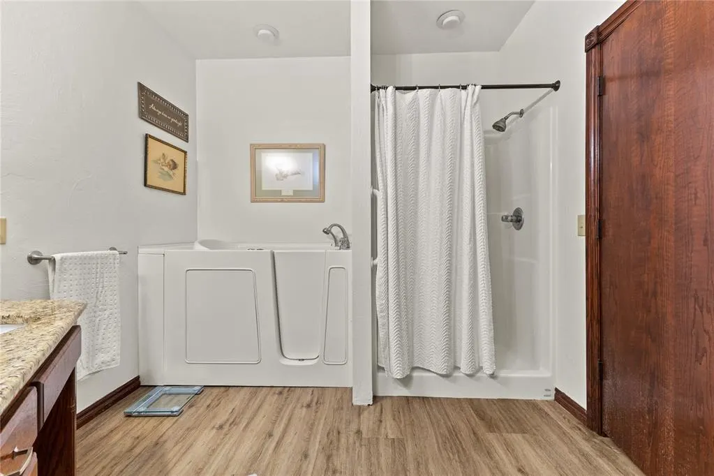 Photo 16 — 123 W 6th Street, Hydro, OK 73048