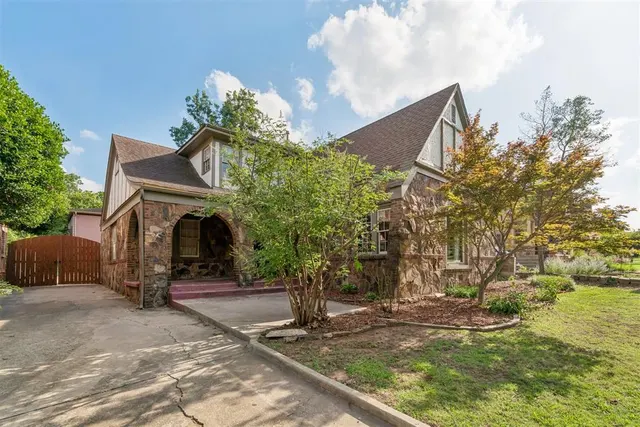 Photo 2 — 2124 NW 27th Street, Oklahoma City, OK 73107