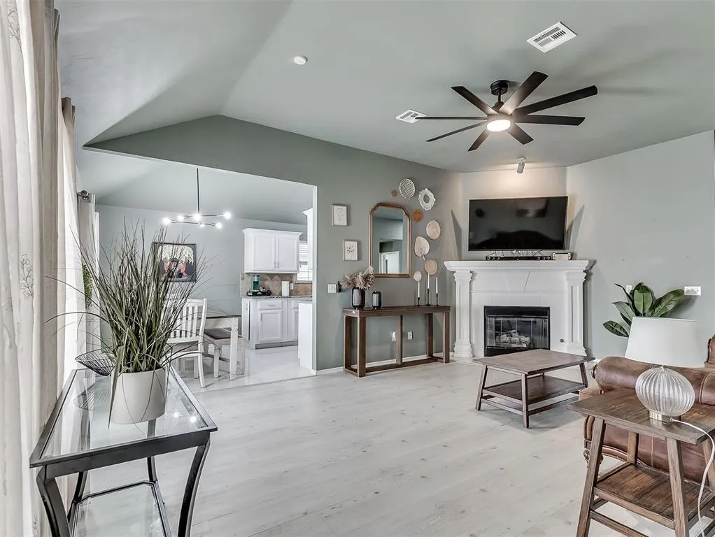Photo 5 — 5610 Clearwater Drive, Oklahoma City, OK 73179