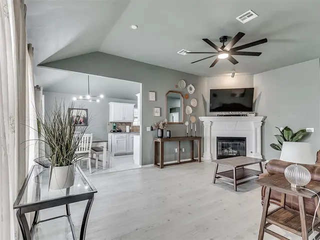 Photo 5 — 5610 Clearwater Drive, Oklahoma City, OK 73179