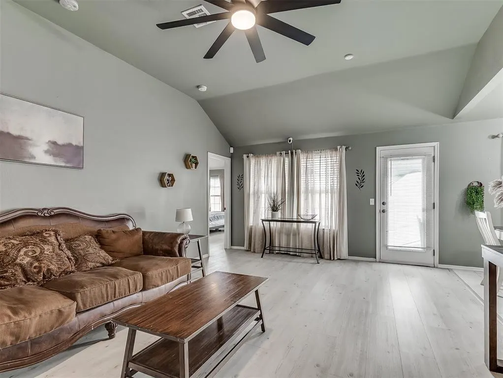 Photo 6 — 5610 Clearwater Drive, Oklahoma City, OK 73179