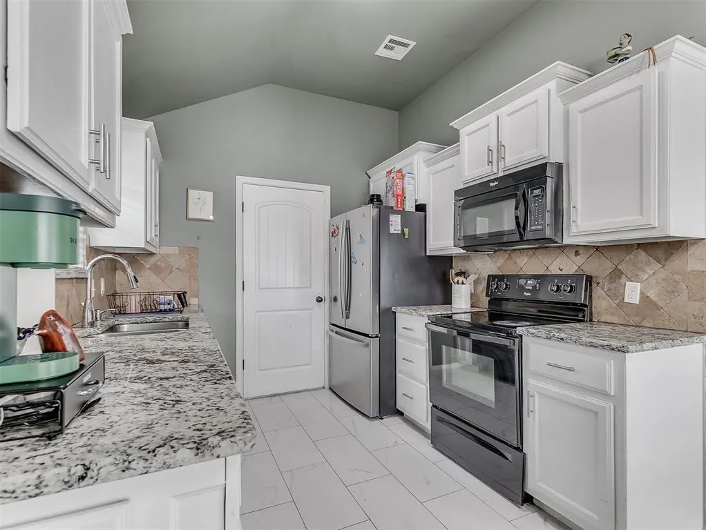 Photo 13 — 5610 Clearwater Drive, Oklahoma City, OK 73179