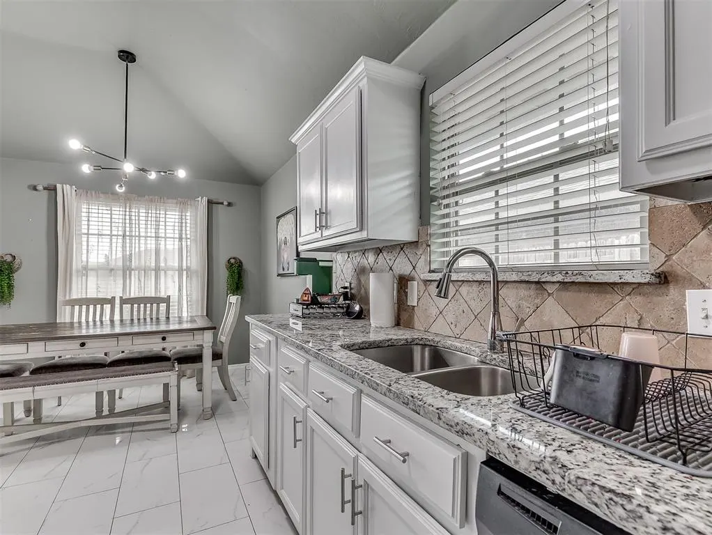 Photo 15 — 5610 Clearwater Drive, Oklahoma City, OK 73179