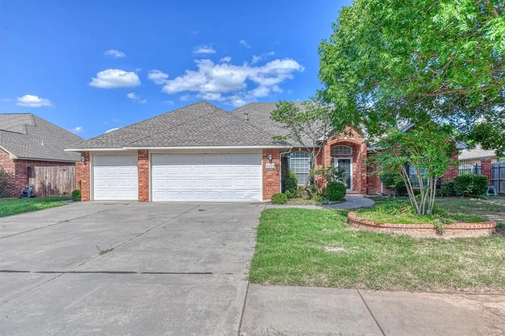 Front exterior — 2821 Stonebridge Court, Norman, OK 73071
