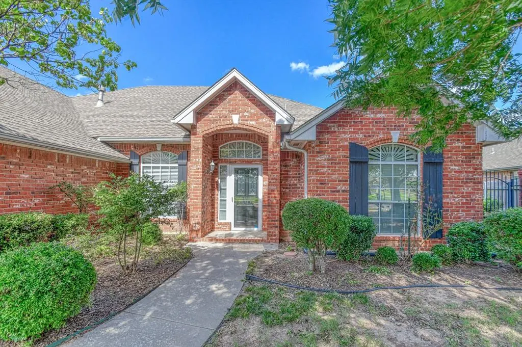Photo 3 — 2821 Stonebridge Court, Norman, OK 73071