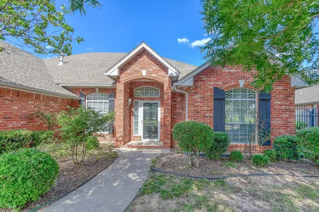 Photo 3 — 2821 Stonebridge Court, Norman, OK 73071