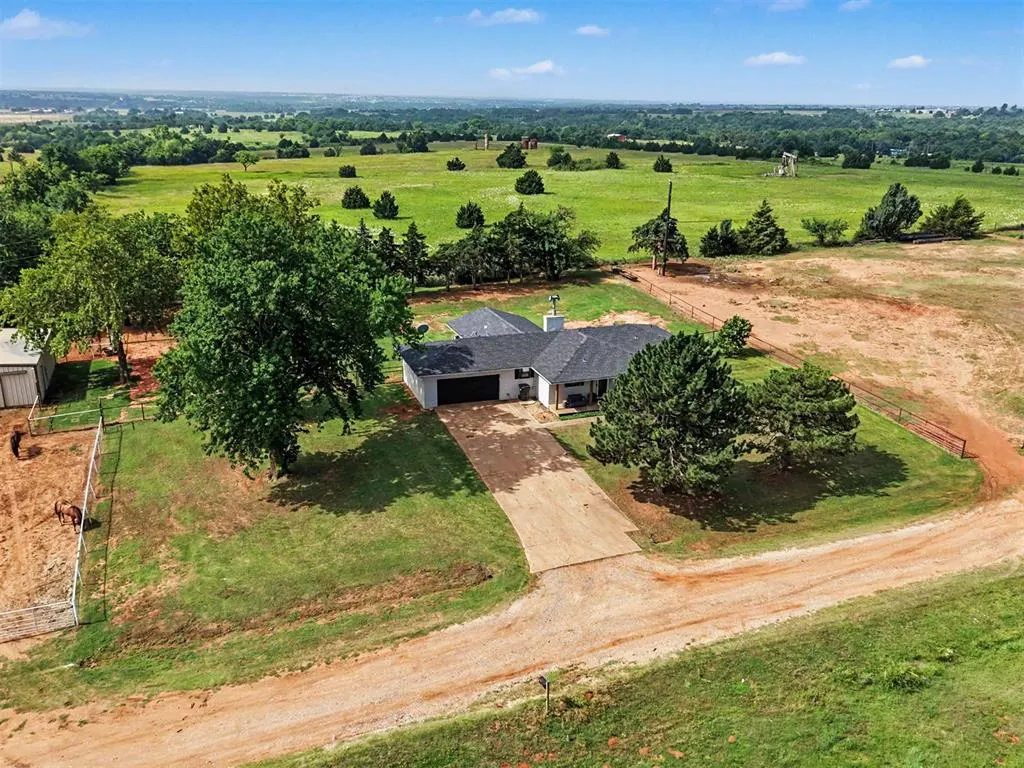 Photo 3 — 3164 Sharon Gale Drive, Guthrie, OK 73044