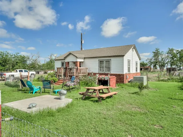 Photo 2 — 13107 N 2870 Road, Dover, OK 73734