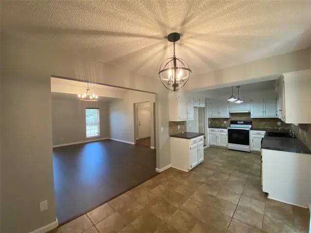 Photo 4 — 2433 N Shady Tree Drive, Edmond, OK 73013