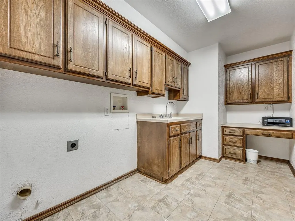 Photo 17 — 6612 Briarcreek Drive, Oklahoma City, OK 73162