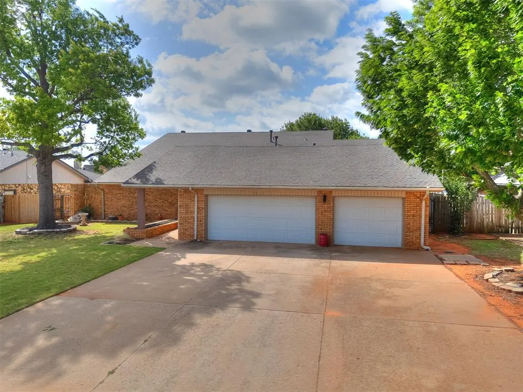 Photo 33 — 6612 Briarcreek Drive, Oklahoma City, OK 73162