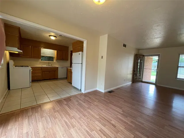 Photo 8 — 825 E Towry Drive, Oklahoma City, OK 73110