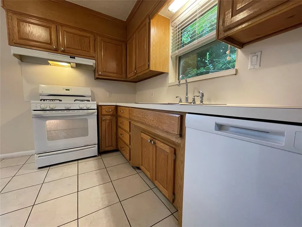 Photo 10 — 825 E Towry Drive, Oklahoma City, OK 73110