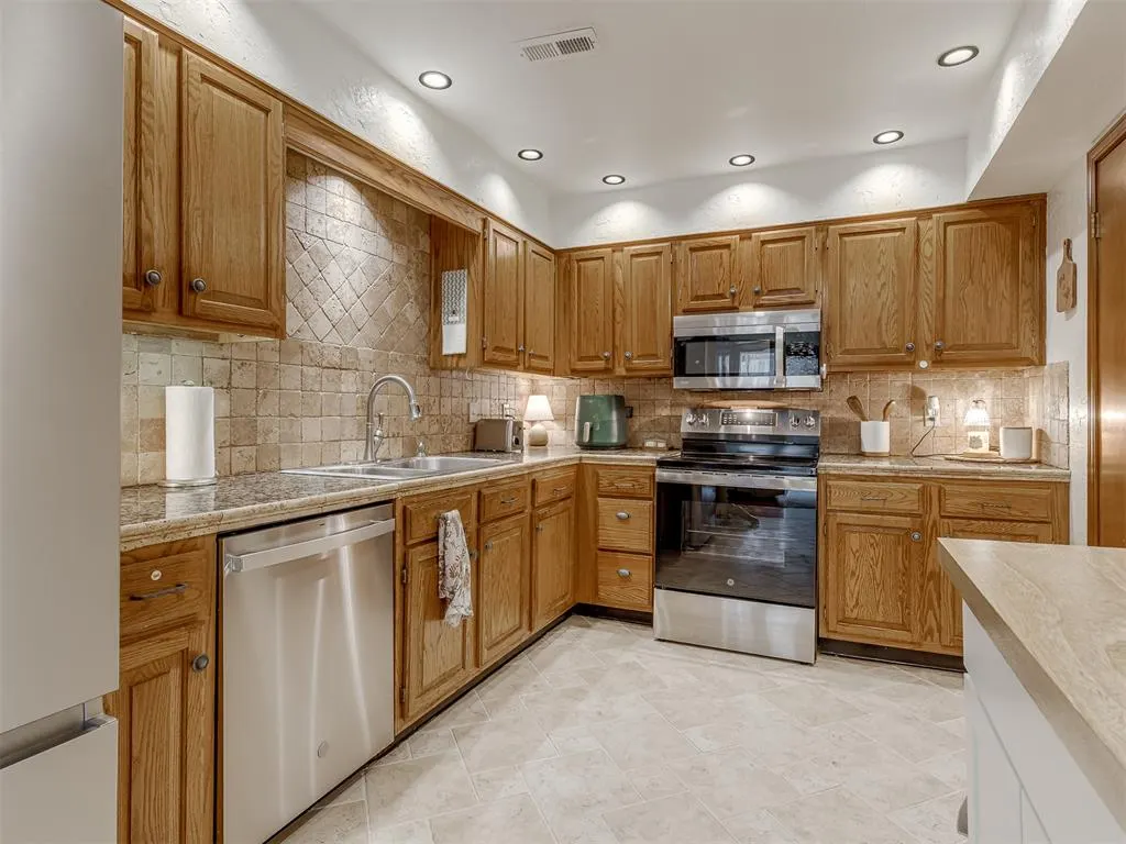 Photo 10 — 12937 Carrie Court, Oklahoma City, OK 73120