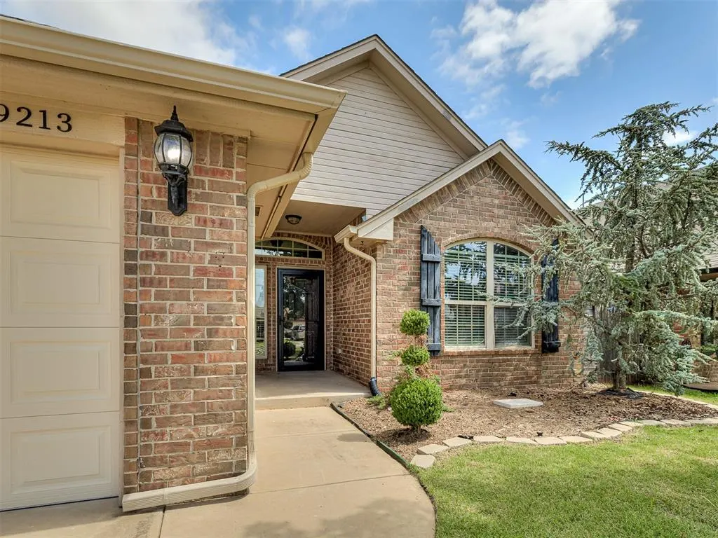 Front exterior — 9213 NW 77th Street, Yukon, OK 73099