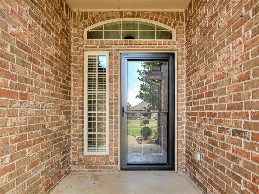 Photo 3 — 9213 NW 77th Street, Yukon, OK 73099
