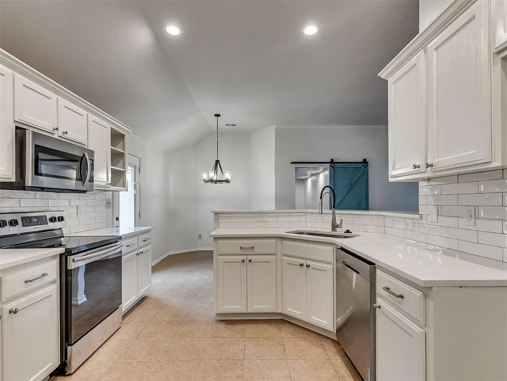 Photo 19 — 9213 NW 77th Street, Yukon, OK 73099