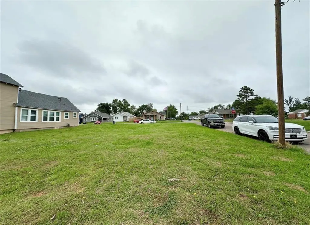 Photo 10 — 401 W Midland Street, Shawnee, OK 74804