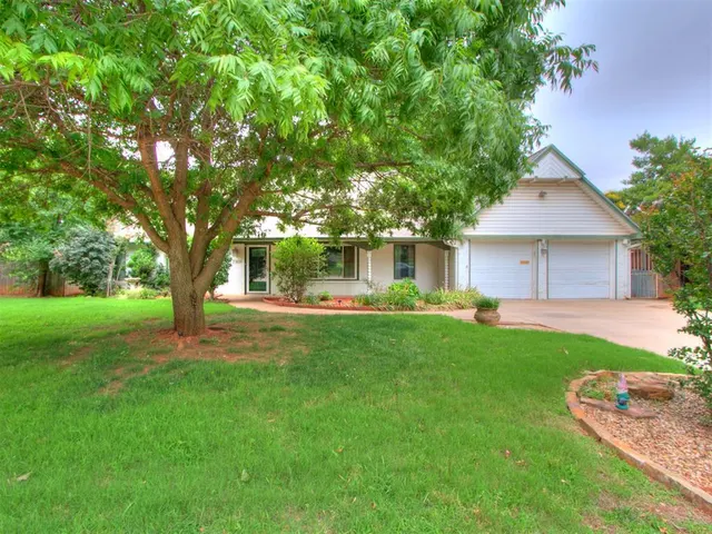 Photo 6 — 7309 N Hammond Avenue, Warr Acres, OK 73132