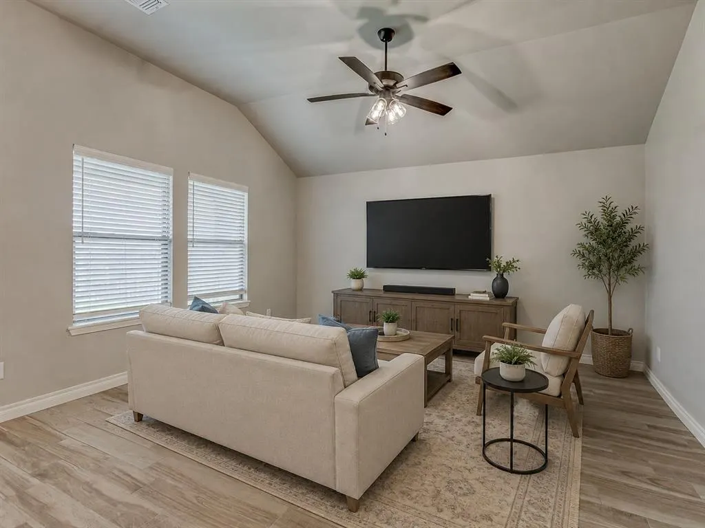 Photo 6 — 371 Park Lane, Harrah, OK 73045