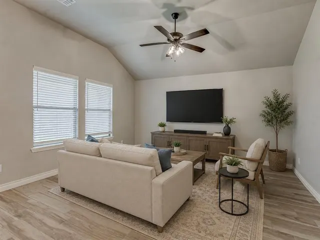 Photo 6 — 371 Park Lane, Harrah, OK 73045