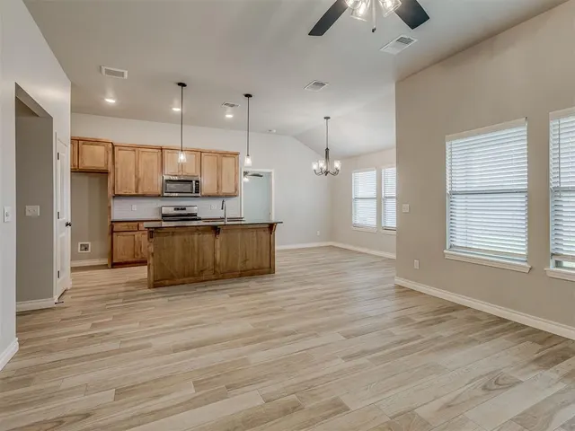 Photo 7 — 371 Park Lane, Harrah, OK 73045