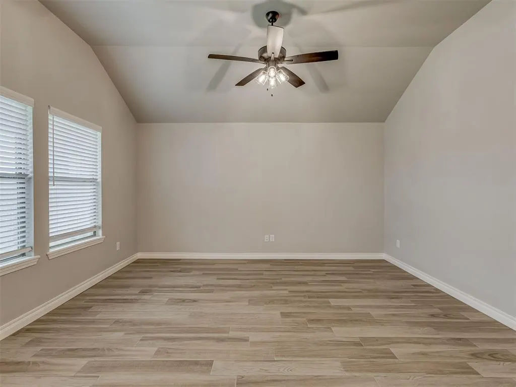 Photo 8 — 371 Park Lane, Harrah, OK 73045