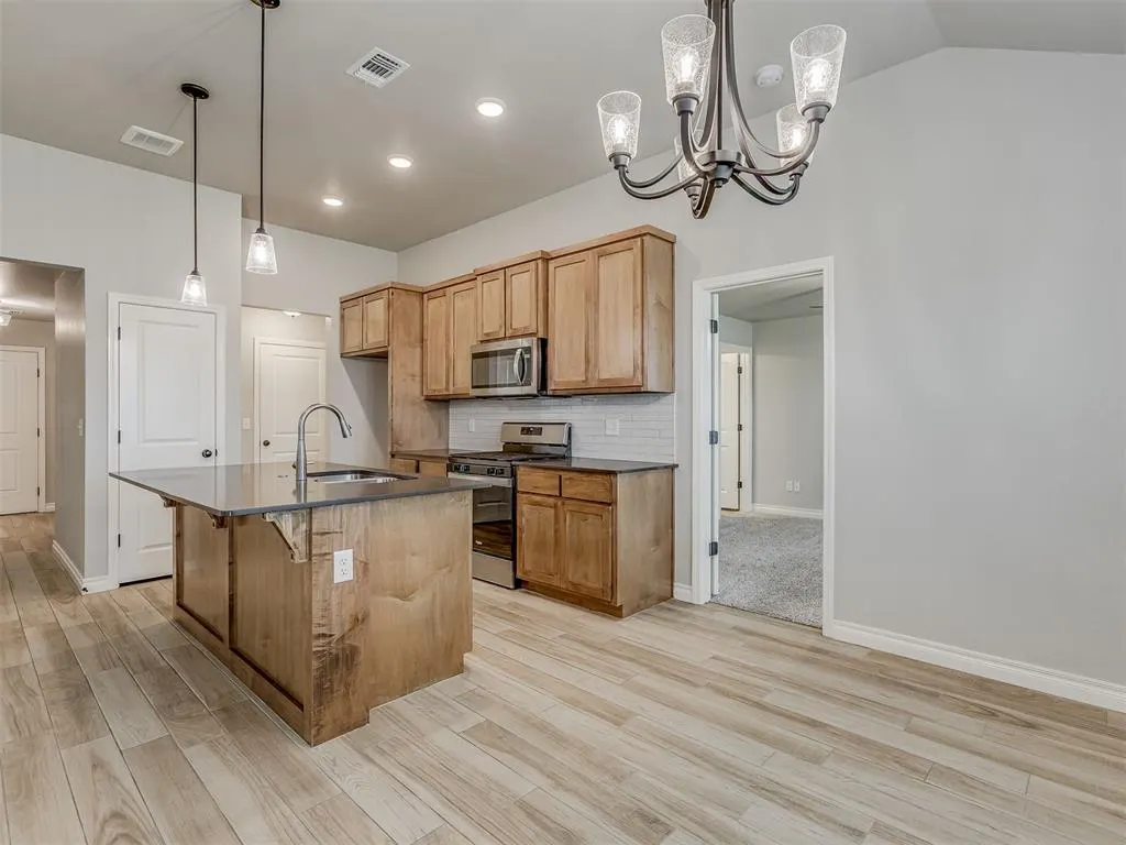 Photo 11 — 371 Park Lane, Harrah, OK 73045