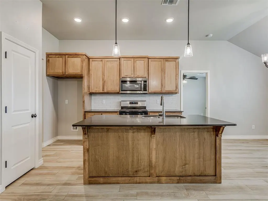 Photo 13 — 371 Park Lane, Harrah, OK 73045