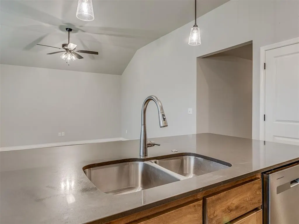 Photo 17 — 371 Park Lane, Harrah, OK 73045