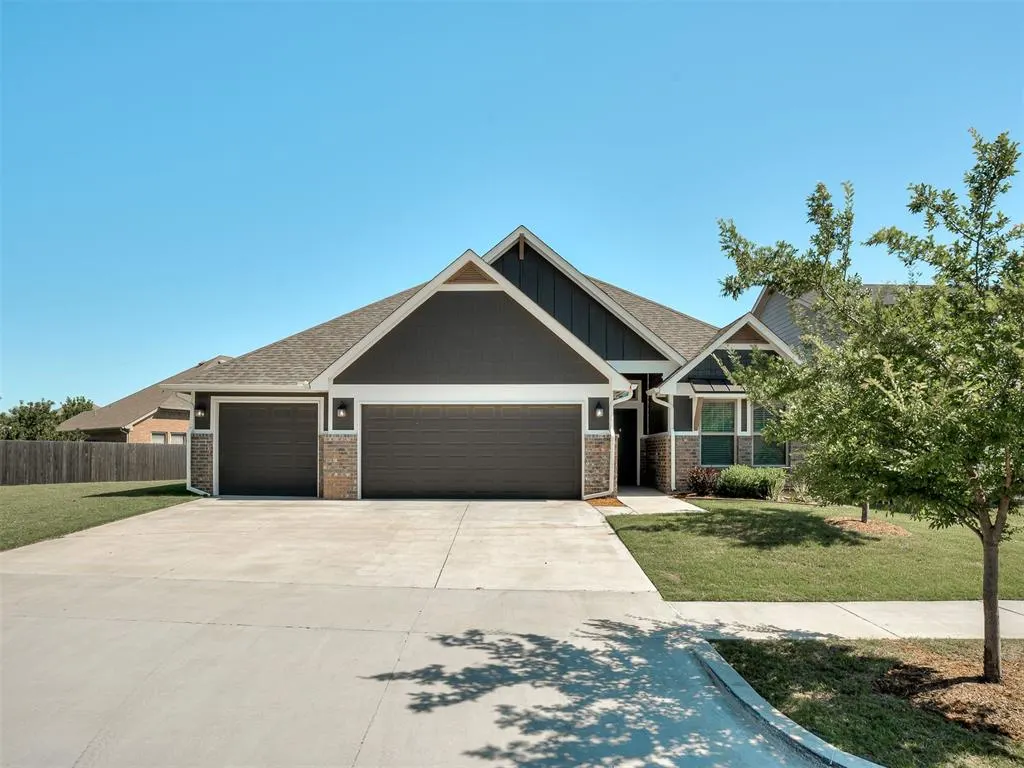 Front exterior — 2309 Pueblos Road, Edmond, OK 73012