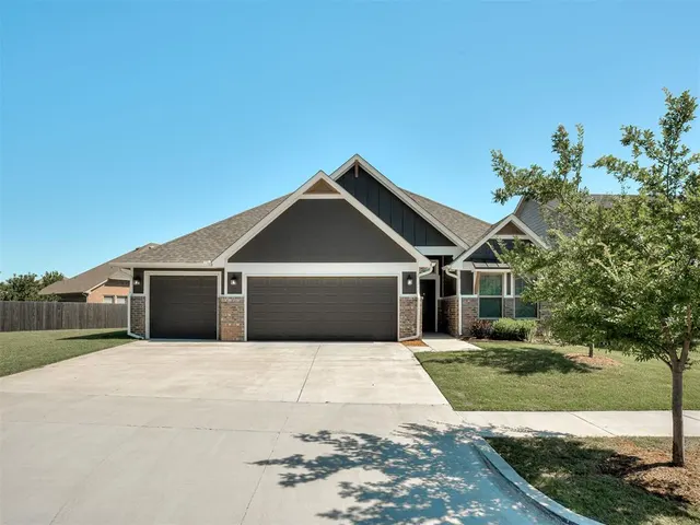 Front exterior — 2309 Pueblos Road, Edmond, OK 73012