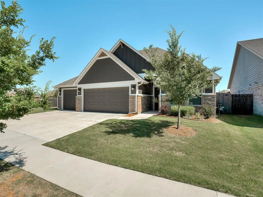 Photo 2 — 2309 Pueblos Road, Edmond, OK 73012