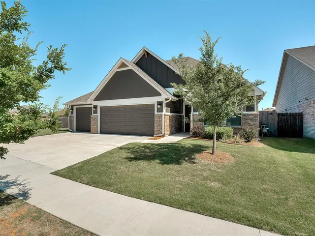 Photo 2 — 2309 Pueblos Road, Edmond, OK 73012