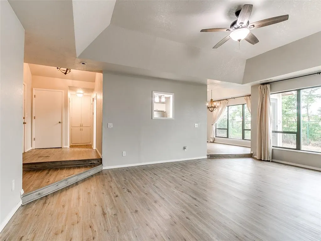 Photo 8 — 501 SE 34th Street, Moore, OK 73160