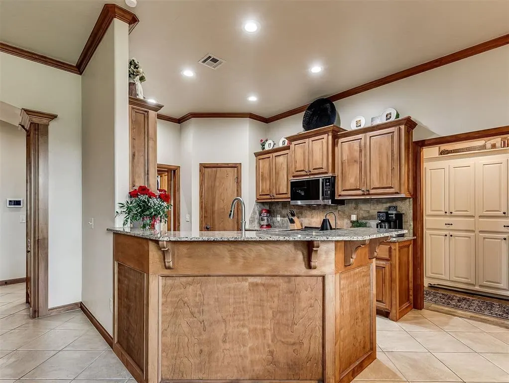 Photo 9 — 408 Mohawk Trail, Edmond, OK 73003