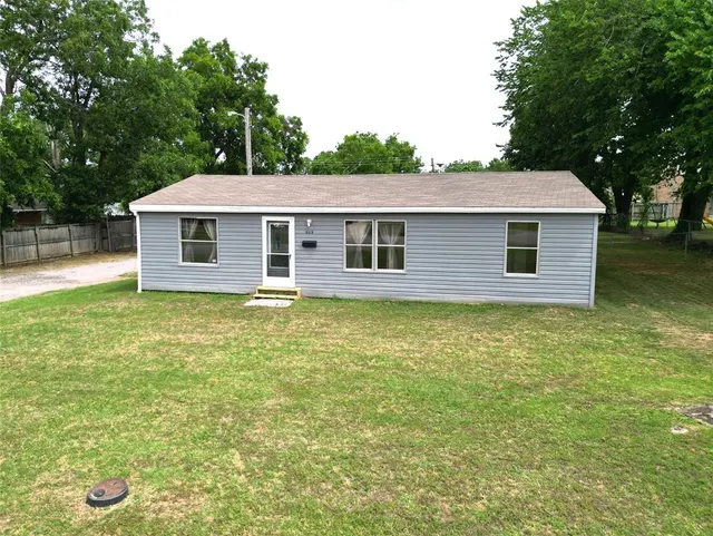 Photo 4 — 509 E Park Street, Tecumseh, OK 74873